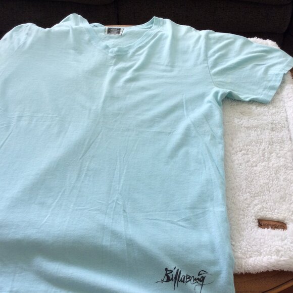 Men's Billabong short sleeved tshirt vneck size large teal in color. - Picture 2 of 2